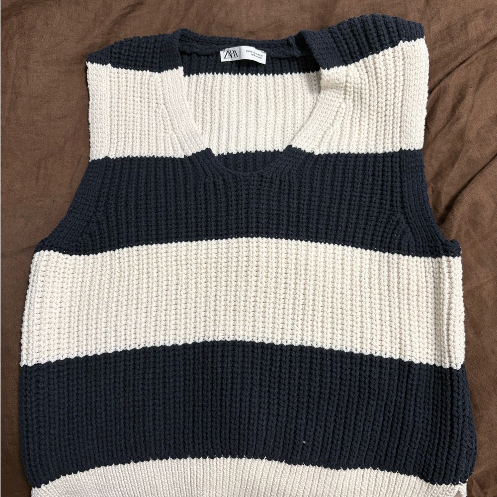 Zara Navy and Cream Ribbed Knit Vest